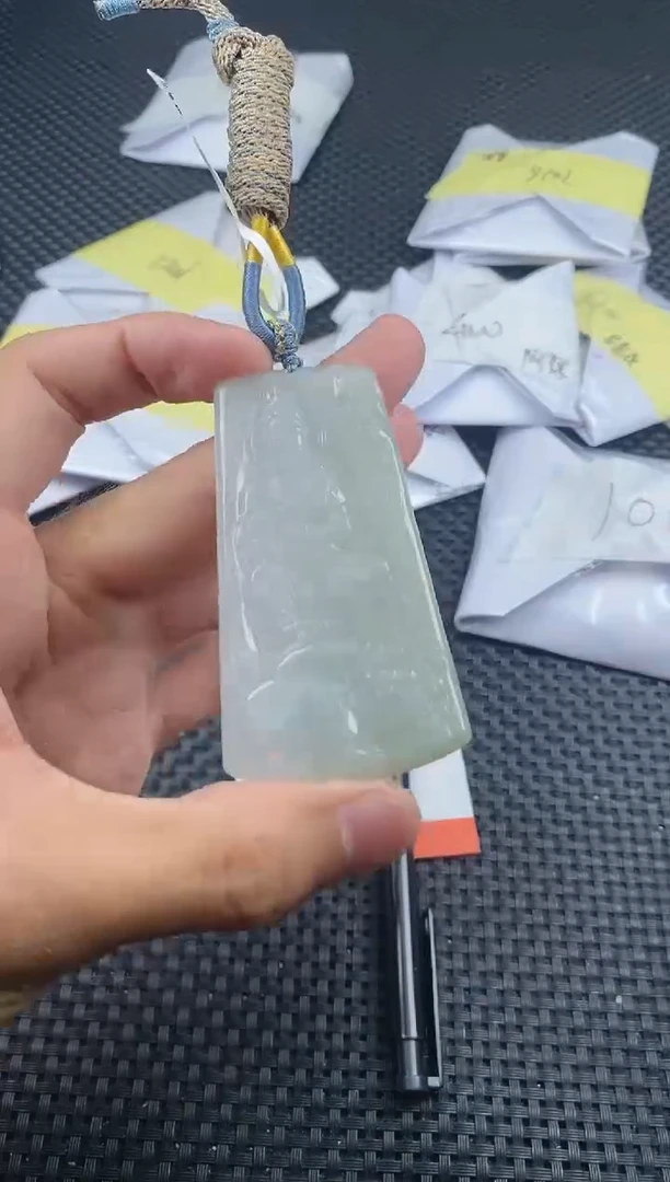 翡翠未镶嵌颈饰