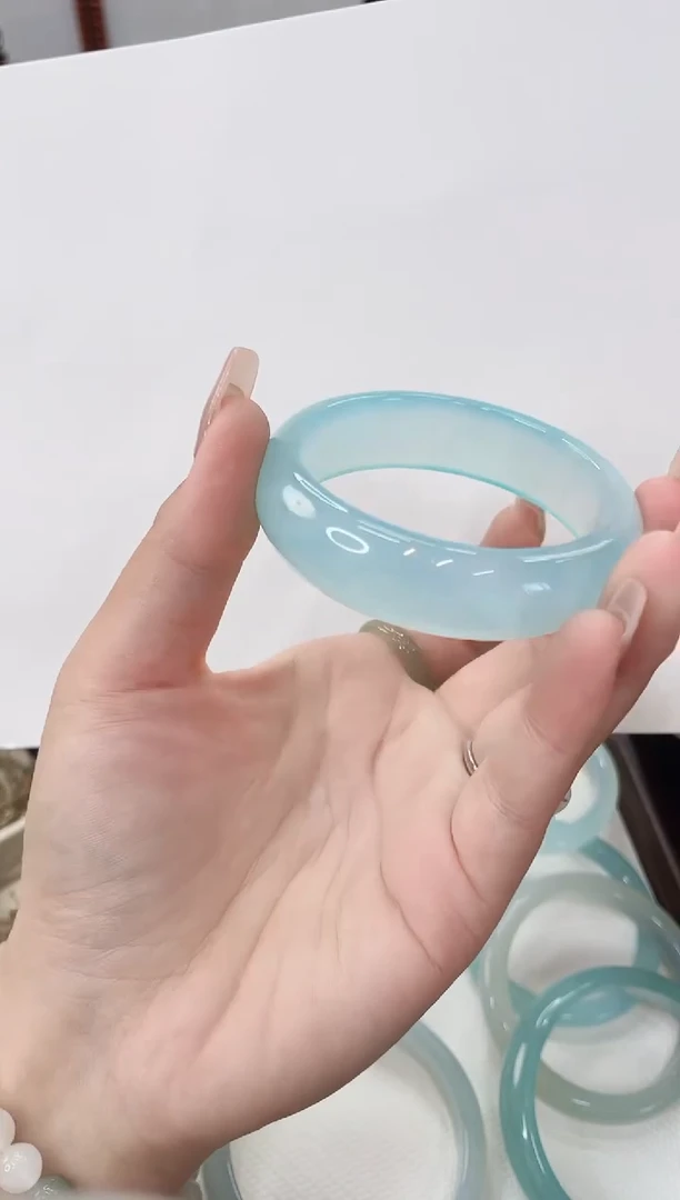 手镯玛瑙/玉髓未镶嵌蓝冰玛瑙