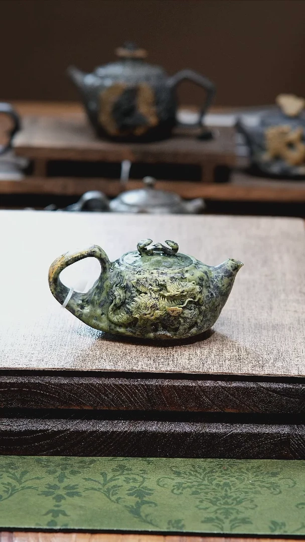 0****ゆ柯荣盛老师作品藏玉重工雕刻飞天麒麟随形壶