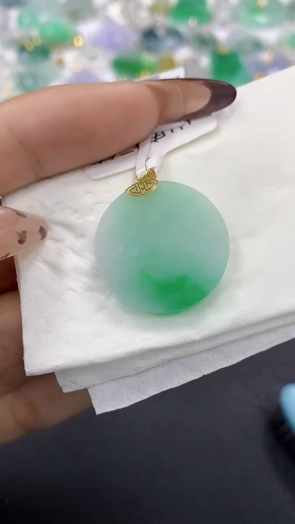 颈饰18K金镶嵌翡翠a货假一赔三支持复检百元上9元证书费自理