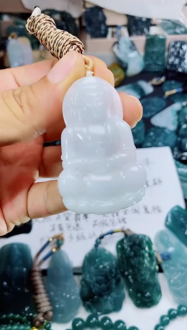 翡翠未镶嵌颈饰