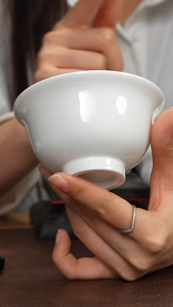 景德镇白胎压手杯