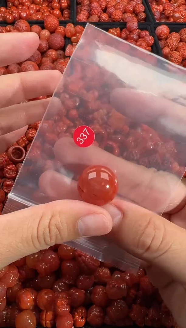南红玛瑙未镶嵌颈饰1