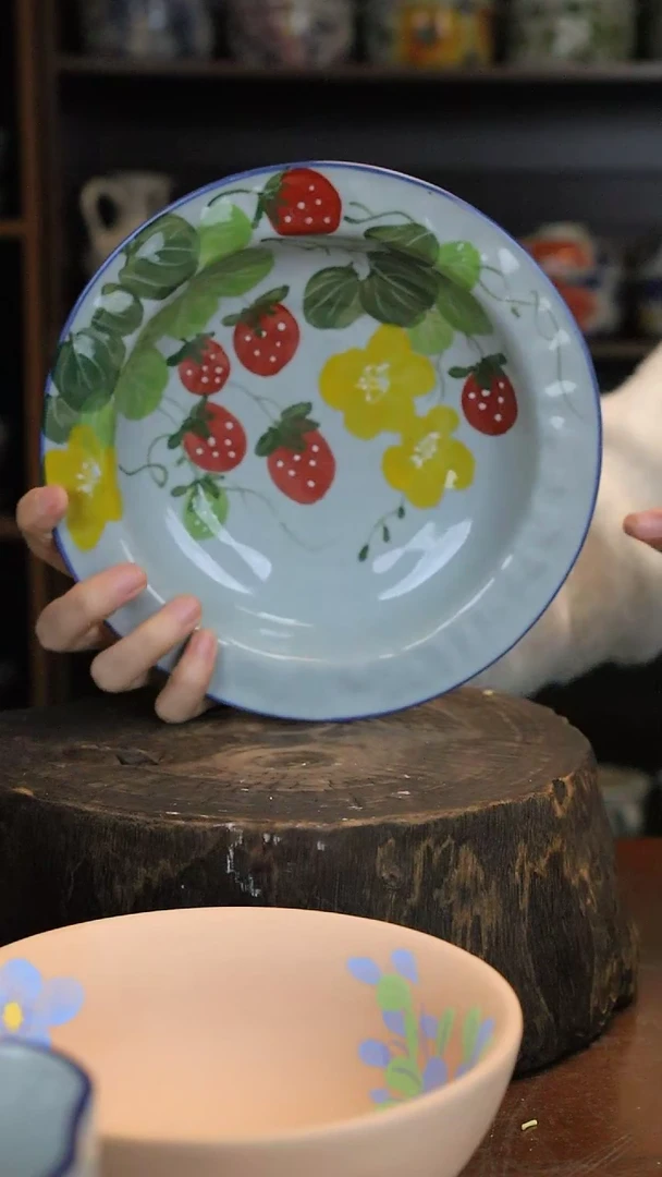 【闪购商品】椿野8寸帽子盘（草莓）C086