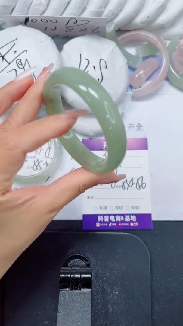 未镶嵌手镯石英质玉31-55.8