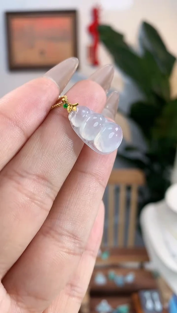 【闪购商品】翡翠吊坠(不含链)18K金镶嵌福豆