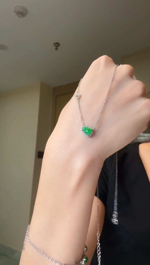 翡翠银S925镶嵌套链天然翡翠吊坠
