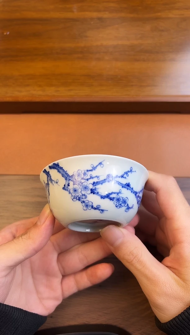 苏****育问青坊柴窑梅花卧足杯