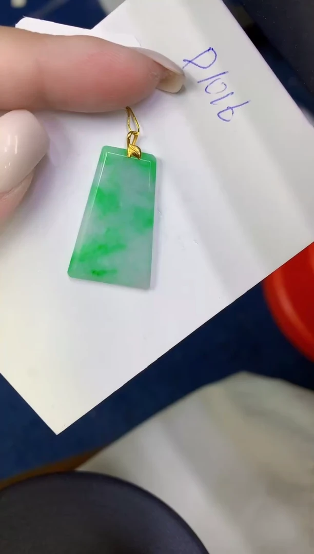 颈饰18K金镶嵌翡翠缅甸天然翡翠A货