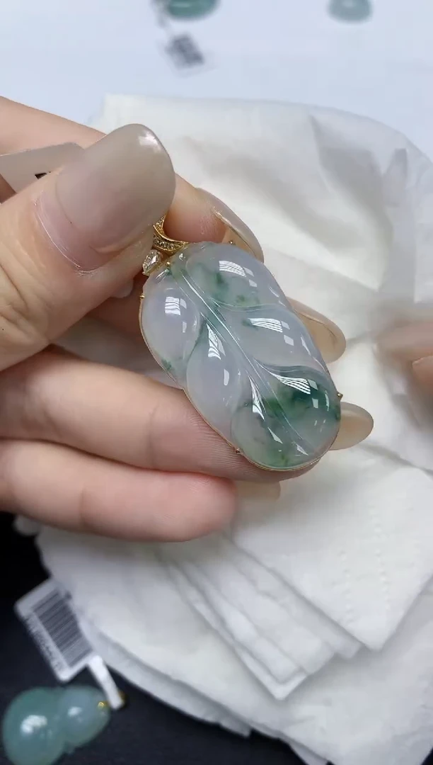 翡翠18K金镶嵌颈饰天然缅甸翡翠A货