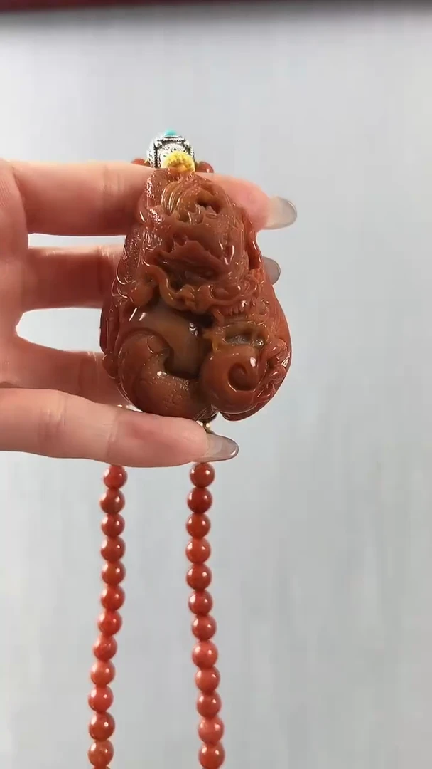 翡翠未镶嵌颈饰龙