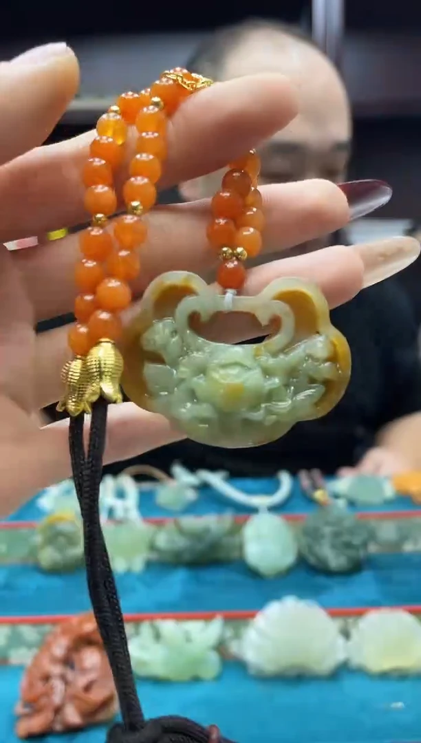 未镶嵌岫玉吊坠·