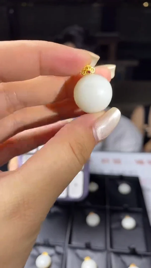 吊坠(不含链)18K金镶嵌和田玉多样性发其一-吊坠-D10625