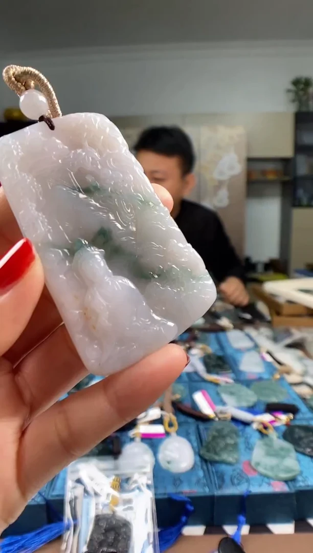 颈饰未镶嵌翡翠 多样性发其一