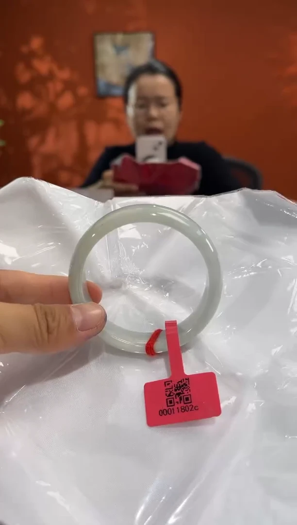 未镶嵌手镯翡翠翡翠手镯（微瑕）圈口52