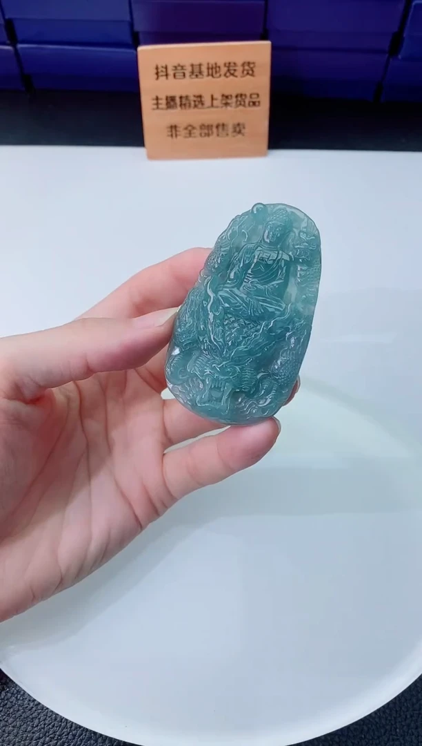 翡翠未镶嵌颈饰    `