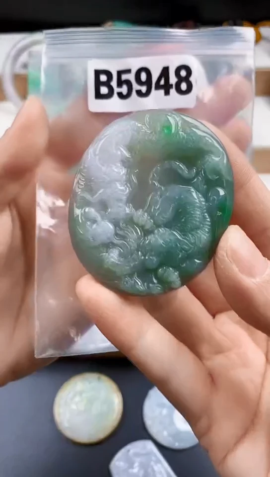 颈饰未镶嵌翡翠天然翡翠吊坠挂件
