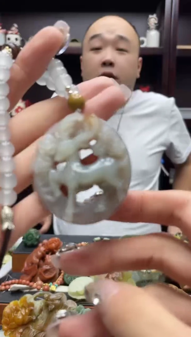未镶嵌岫玉吊坠·