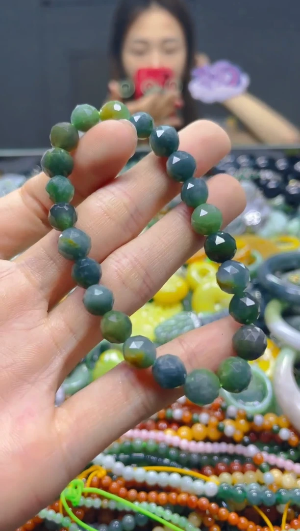 颈饰未镶嵌翡翠8MM/B/翡翠A货，一件也是批发价