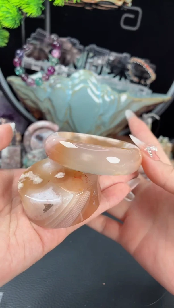 石英质玉手镯（圆镯）未镶嵌54