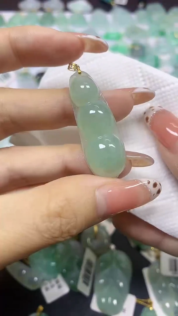 颈饰18K金镶嵌翡翠天然翡翠A货