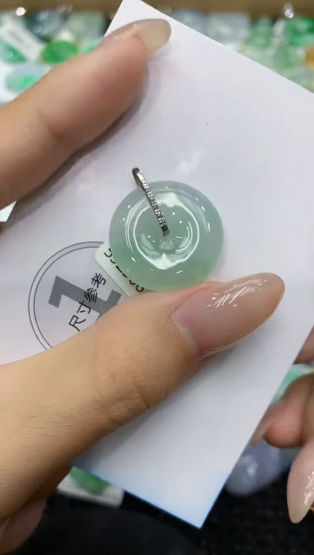 翡翠18K金镶嵌颈饰111111111111