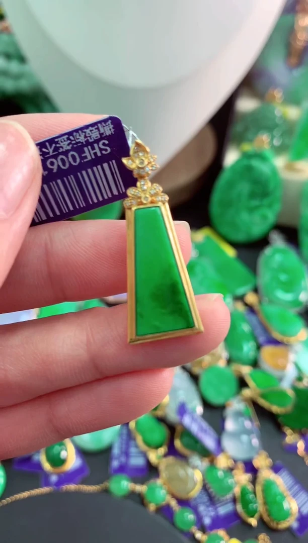 吊坠(不含链)18K金镶嵌翡翠天然缅甸翡翠A货