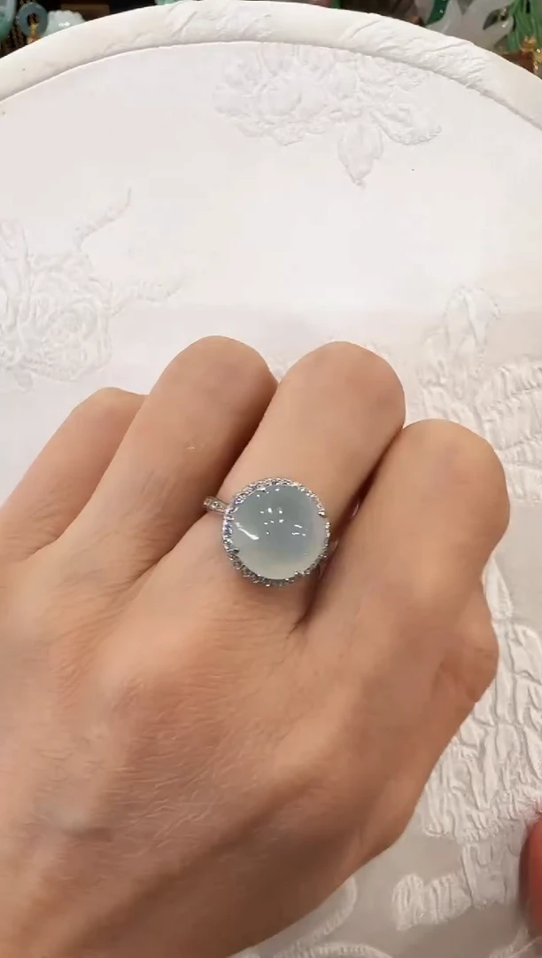 翡翠未镶嵌颈饰国风