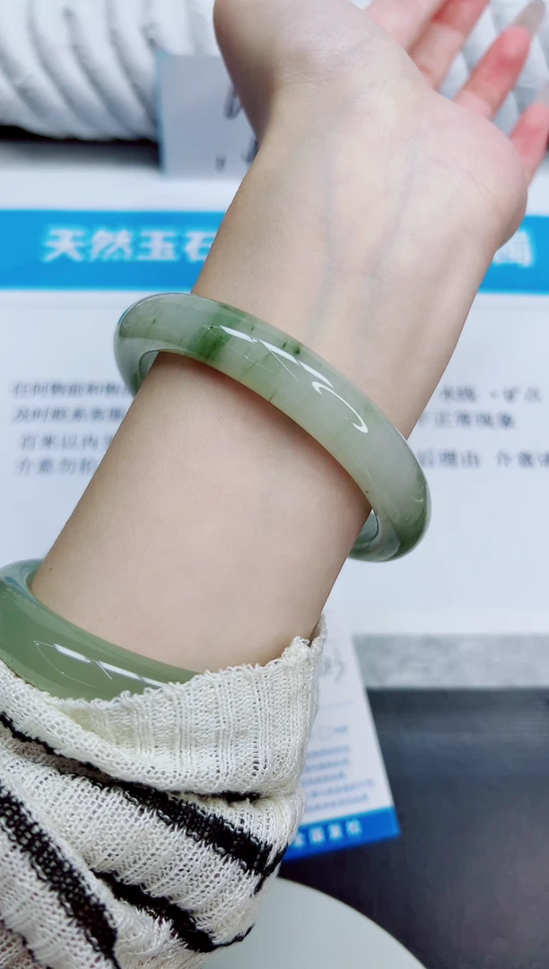 未镶嵌手镯石英质玉17/62.3
