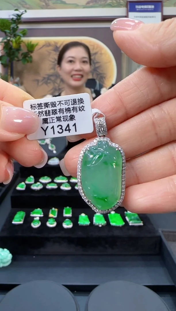 颈饰18K金镶嵌翡翠Y1341福果