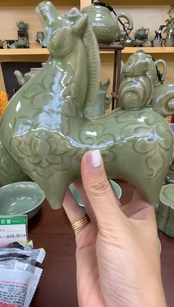 瓷片烟**冷微瑕 091537手工刻花【马上封侯】