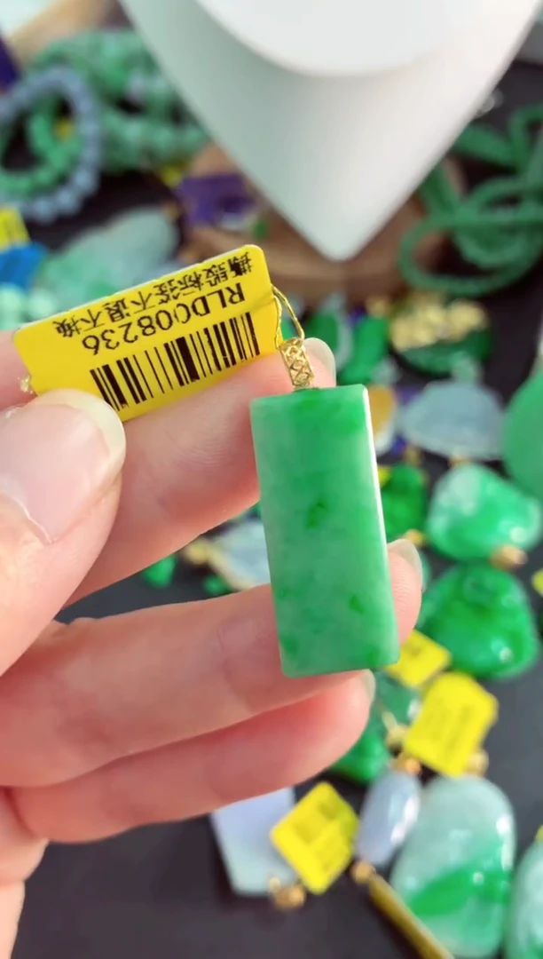 吊坠(不含链)18K金镶嵌翡翠挂件