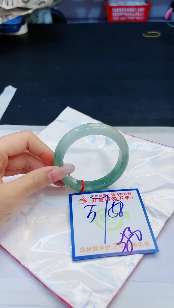 【闪购商品】翡翠手镯未镶嵌，质检证书图片色彩偏黑白
