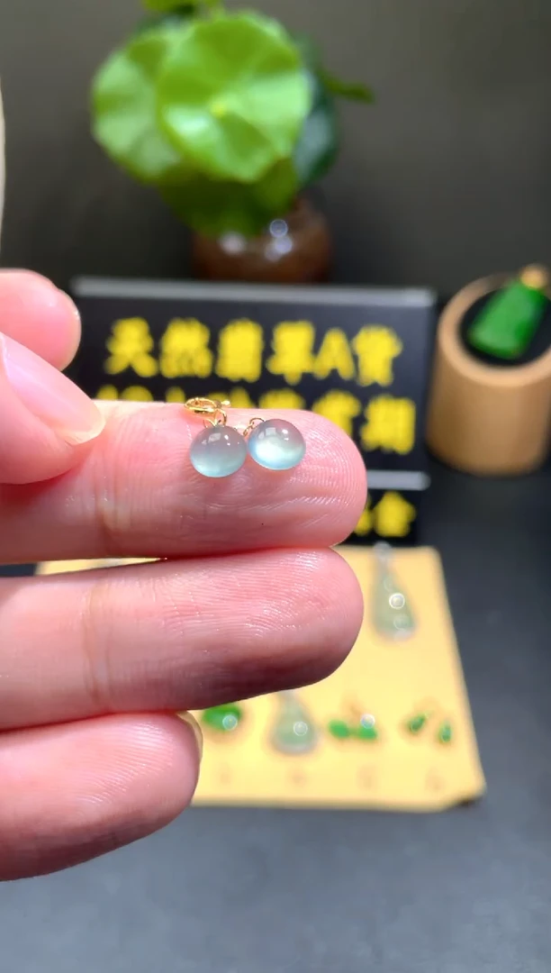 颈饰18K金镶嵌翡翠翡翠A货