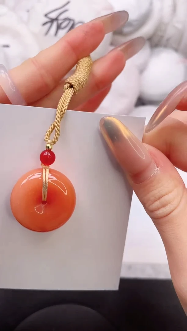 【闪购商品】石英质玉手镯未镶嵌桃花平安扣