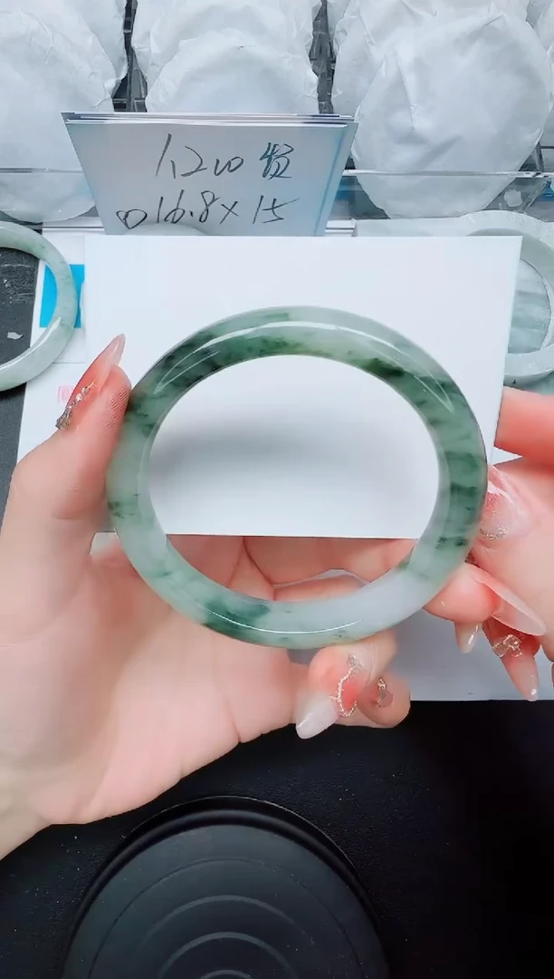 石英质玉手镯未镶嵌688/61.3