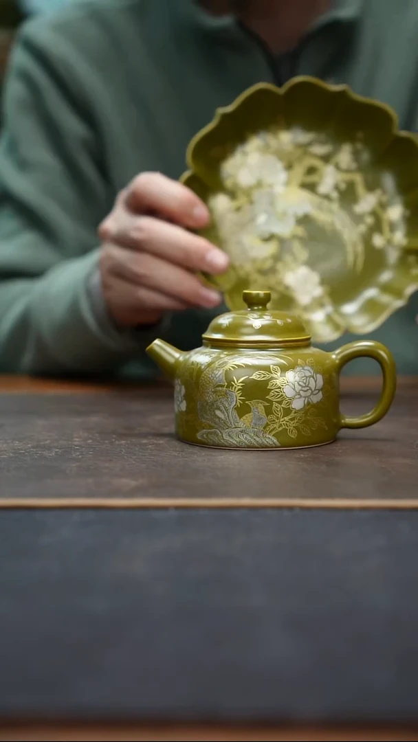 杯茶叶末釉金银锦鸡纹德钟壶