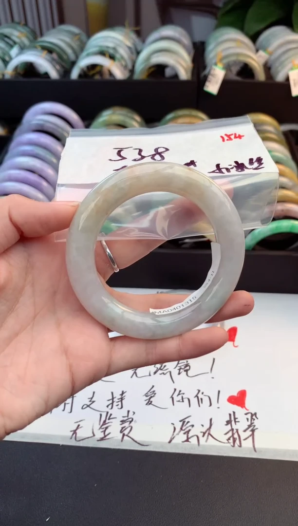 未镶嵌定制翡翠毛货需精细抛光+多人
