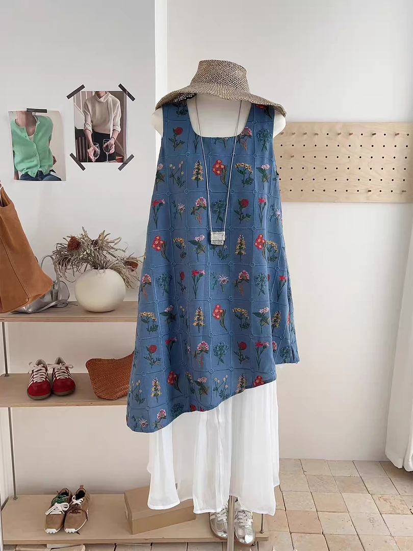 韩系简约百搭显瘦花朵刺绣假两件蓝色背心裙2025夏下摆拼接连衣裙