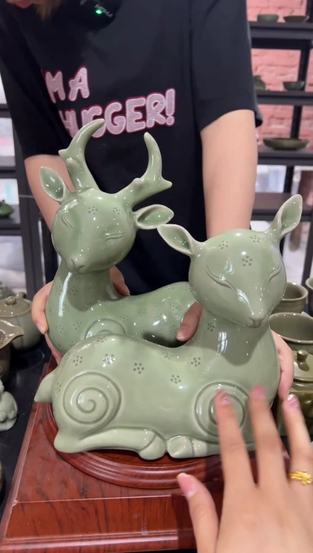 耀州窑福鹿摆件一对