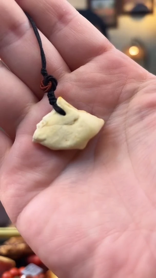 未镶嵌颈饰琥珀挂件