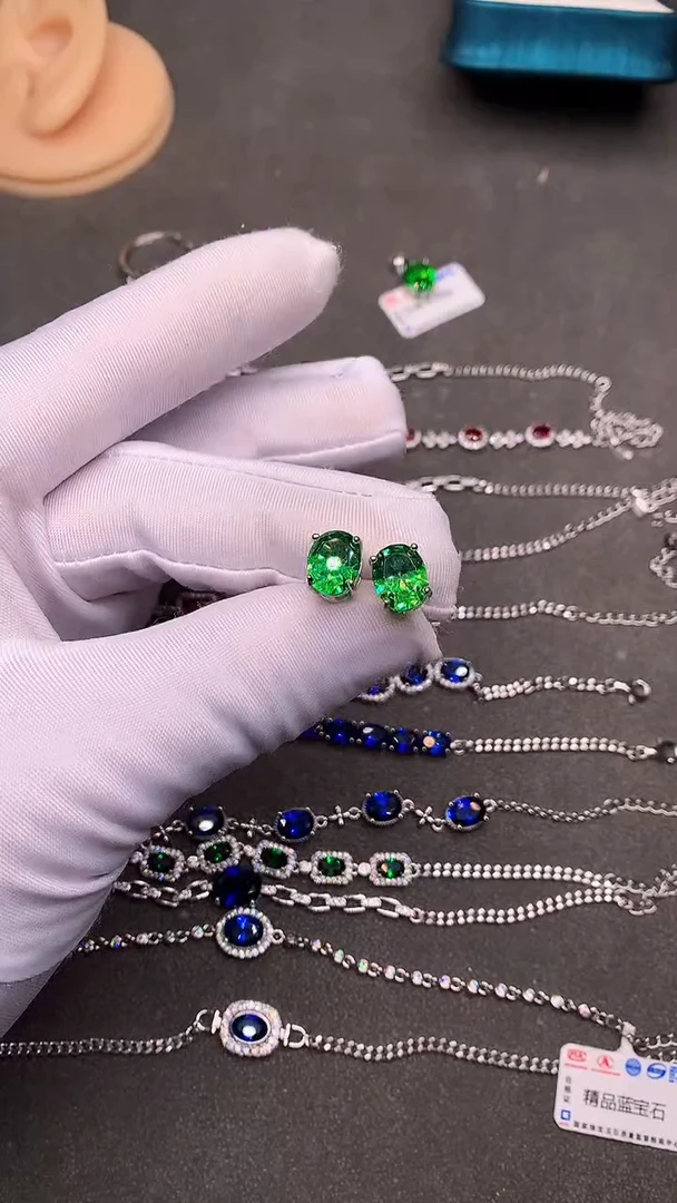 【闪购商品】石榴石（沙弗莱）耳饰银S925镶嵌......