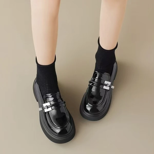 68051   新款学院风时尚百搭乐福鞋