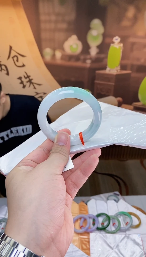 未镶嵌手镯翡翠手镯