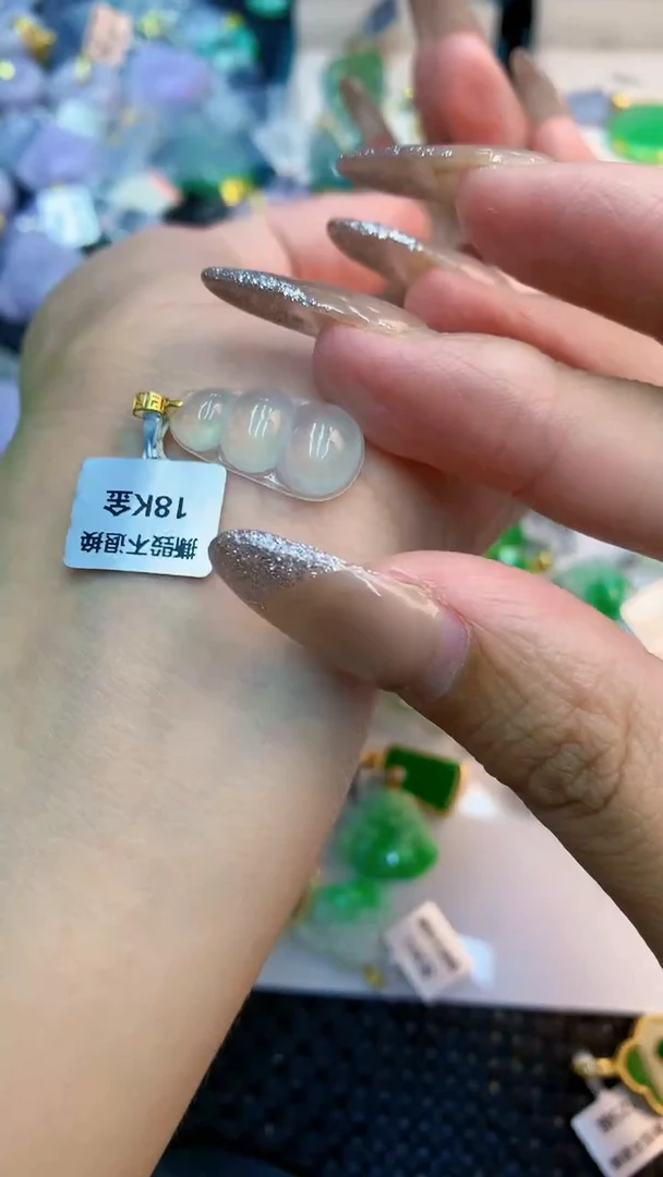 颈饰18K金镶嵌翡翠1