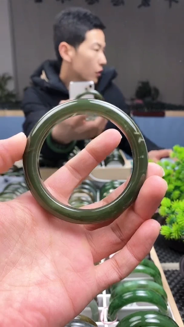 【闪购商品】和田玉手镯未镶嵌63