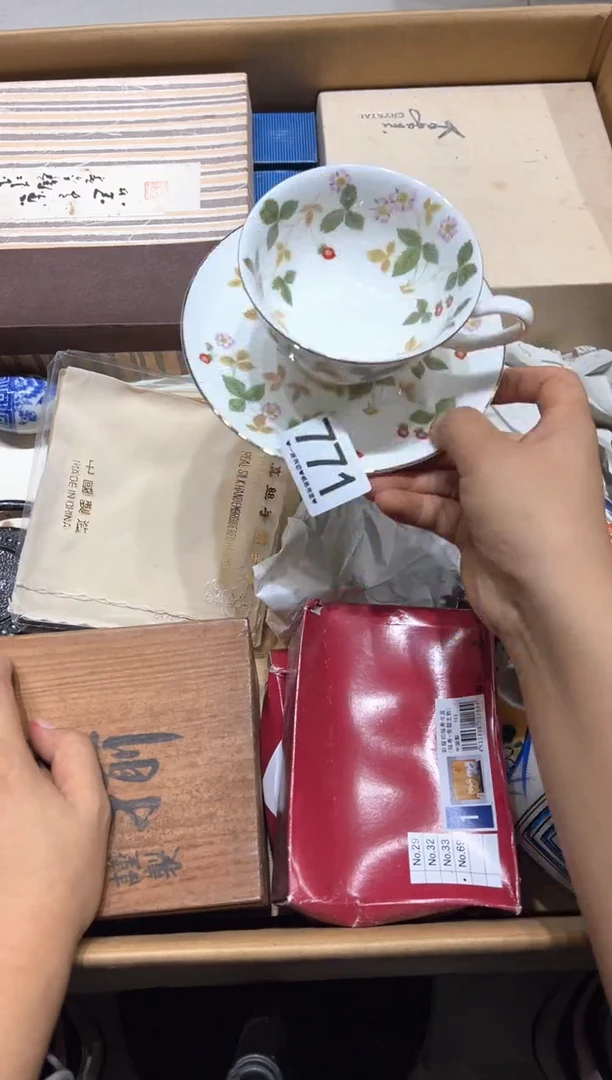 瓷片胡****姐771............