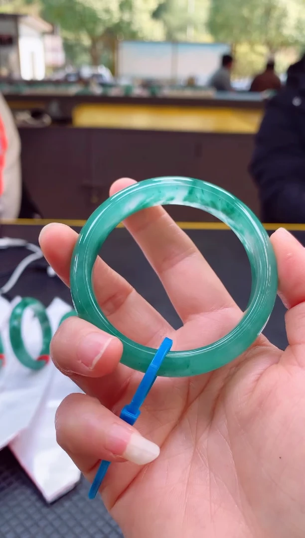 【闪购商品】石英质玉手镯未镶嵌冰飘花手镯