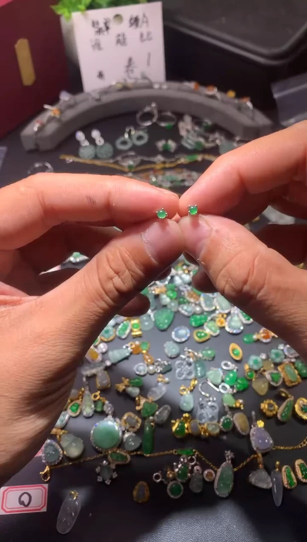 吊坠(不含链)未镶嵌翡翠1