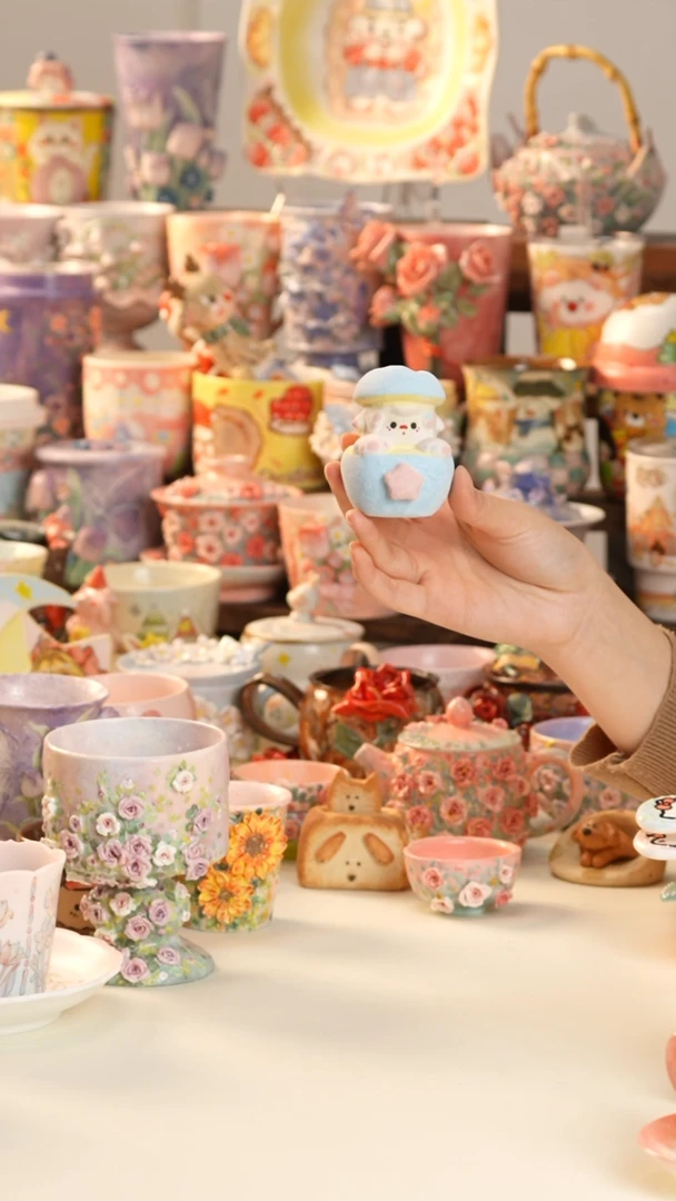 摆件陶景德镇釉下彩手绘设计师款陶瓷